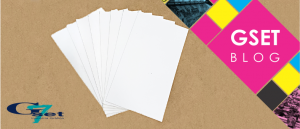 Foto de papel cortado em formato para fazer um cartão de visitas